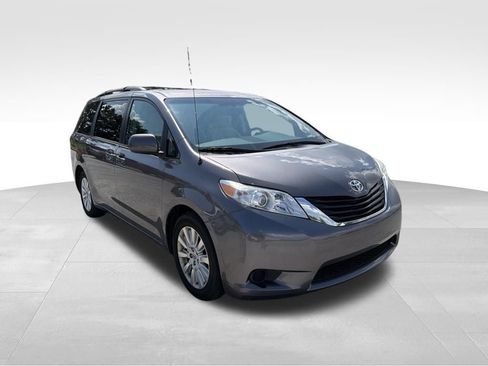 Used 2014 Toyota Sienna LE AWD/4WD image 8