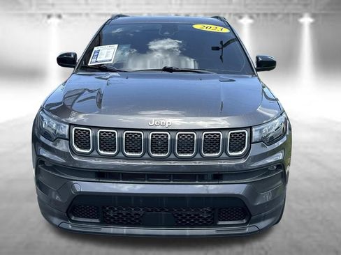 Used 2023 Jeep Compass Latitude w/ Convenience Group AWD/4WD image 2
