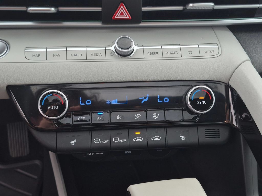 Used 2025 Hyundai Elantra Limited FWD image 23
