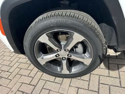 New 2026 Jeep Grand Cherokee L Limited w/ Luxury Tech Group II image 12