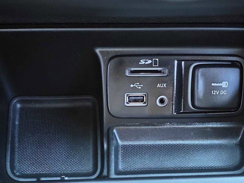 Used 2017 Jeep Cherokee Altitude image 28