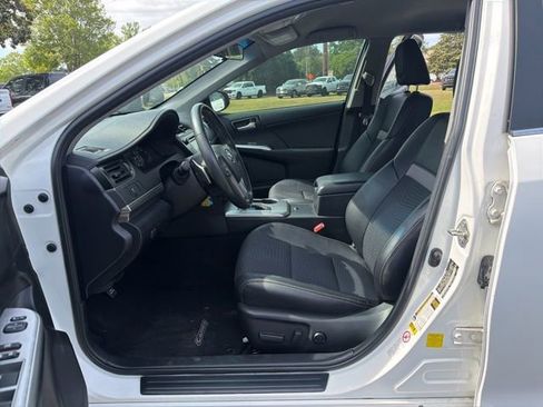 Used 2014 Toyota Camry SE FWD image 15