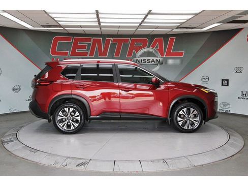Used 2023 Nissan Rogue SV w/ SV Premium B Package FWD image 5