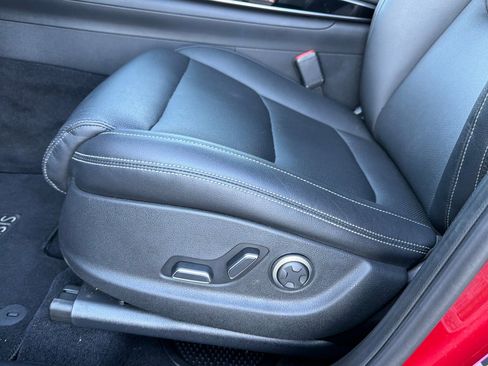 Used 2025 Genesis GV70 2.5T image 15