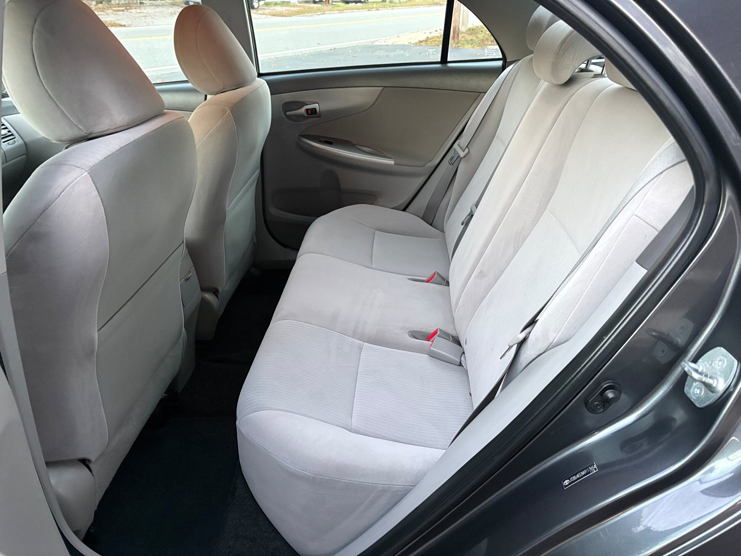 Used 2010 Toyota Corolla LE w/ All Weather Guard Pkg FWD image 12