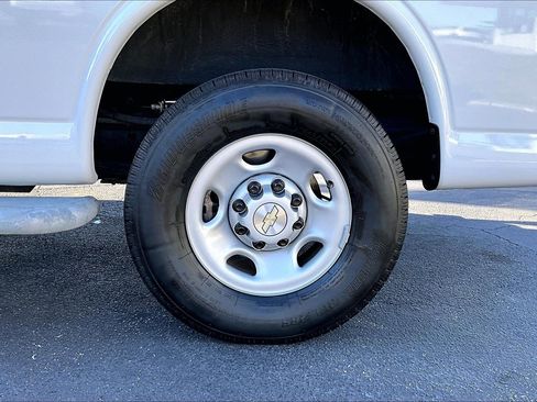 Certified 2024 Chevrolet Express 2500 w/ Driver Convenience Package image 9