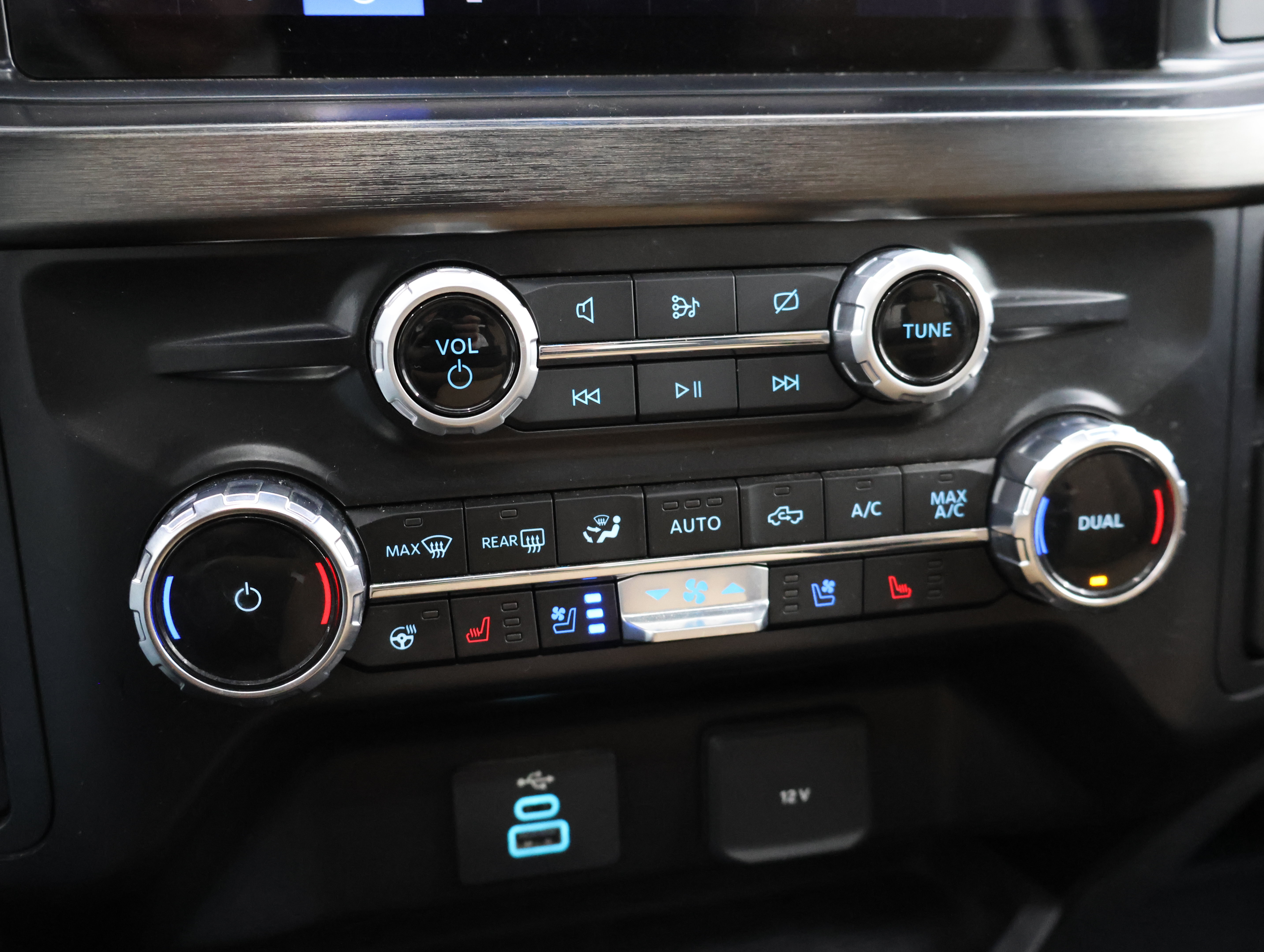 Used 2024 Ford F350 Lariat w/ Sport Appearance Package AWD/4WD image 54