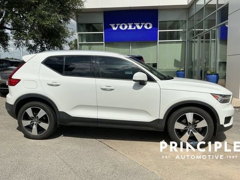 Used 2020 Volvo XC40 T5 Momentum w/ Protection Package Premier AWD/4WD image 3