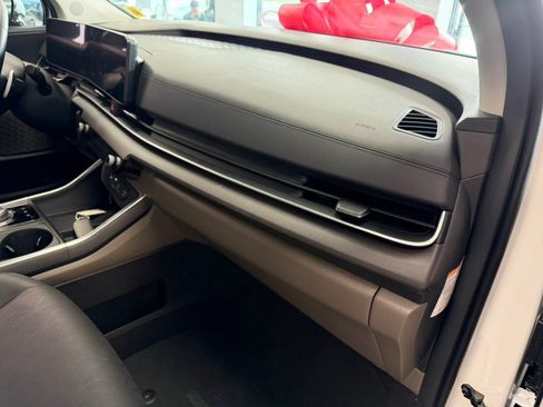 Used 2025 Kia Carnival EX FWD image 46