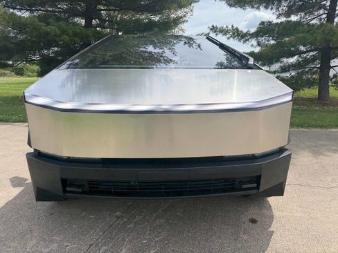 Used 2024 Tesla Cybertruck AWD Crew Cab image 2
