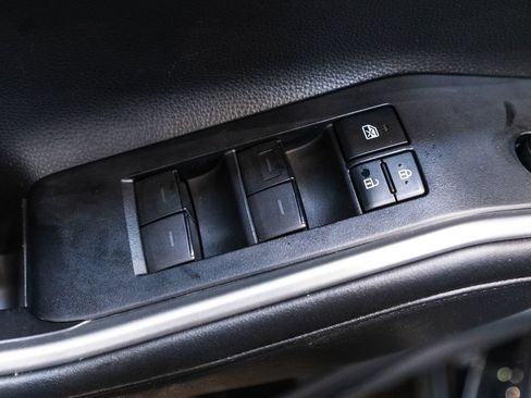 Used 2021 Toyota Highlander XLE AWD/4WD image 20