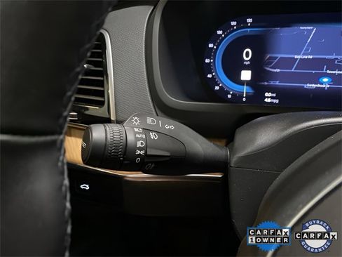 Used 2025 Volvo XC90 B6 Plus image 32