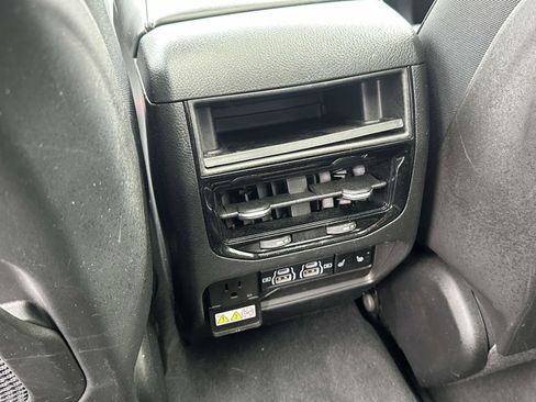 Used 2023 Jeep Grand Cherokee Limited image 13