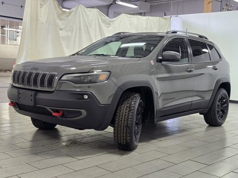 Used 2019 Jeep Cherokee Trailhawk w/ Cold Weather Group image 10