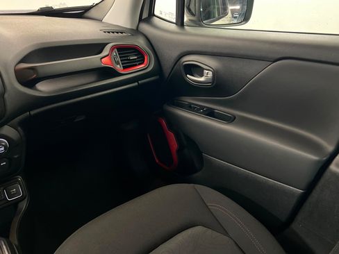 Used 2023 Jeep Renegade Trailhawk AWD/4WD image 10