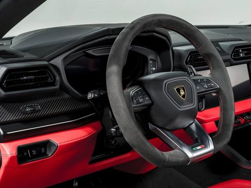 Used 2025 Lamborghini Urus SE image 14