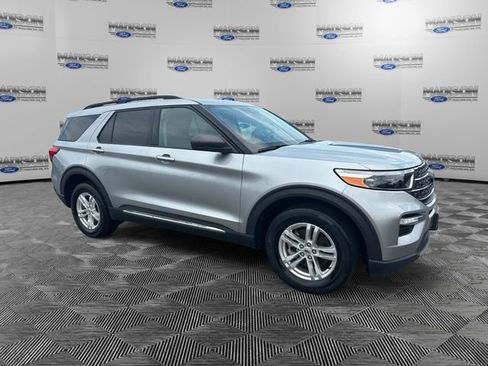 Used 2023 Ford Explorer XLT w/ Equipment Group 202A AWD/4WD image 7