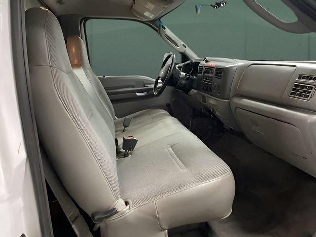 Used 2004 Ford F550 4x4 Regular Cab Super Duty image 17