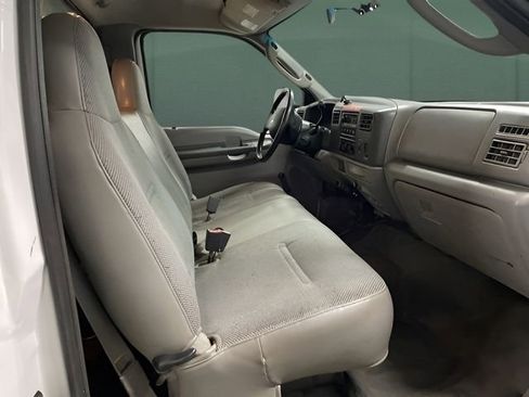 Used 2004 Ford F550 4x4 Regular Cab Super Duty image 17