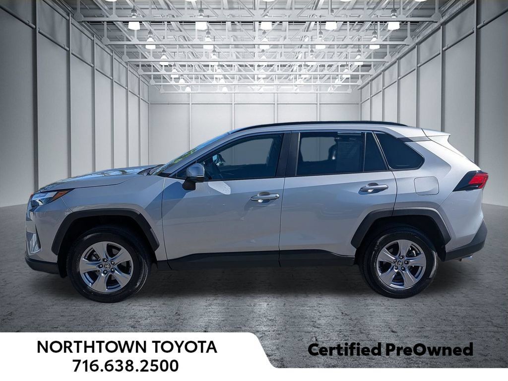 Used 2025 Toyota RAV4 XLE AWD/4WD image 3
