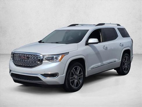Certified 2019 GMC Acadia Denali w/ Technology Package AWD/4WD image 4