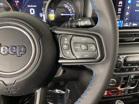 Used 2025 Jeep Wrangler Unlimited Rubicon 4xe AWD/4WD image 22