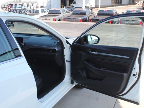 Used 2023 Nissan Altima 2.5 SR image 25
