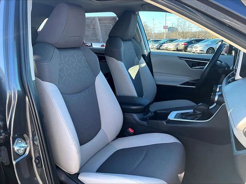 Used 2025 Toyota RAV4 XLE image 7