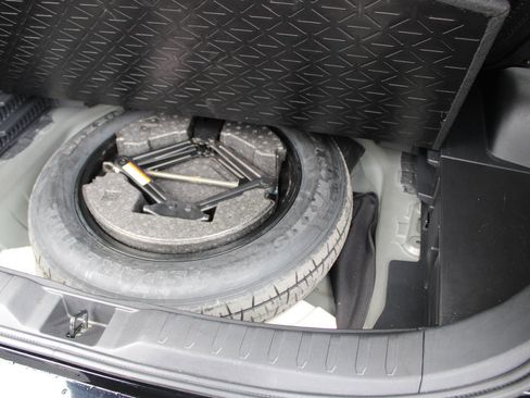 Used 2022 Toyota RAV4 SE image 30