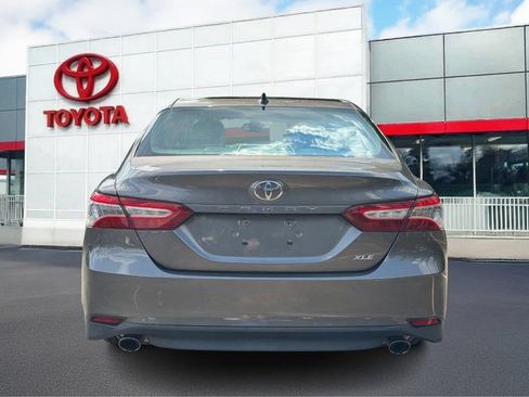 Used 2019 Toyota Camry XLE FWD image 7