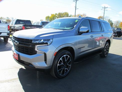 Used 2023 Chevrolet Suburban RST image 9