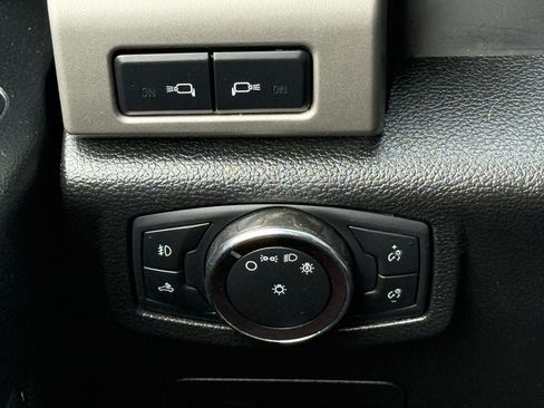 Used 2019 Ford F150 Lariat w/ Equipment Group 502A Luxury AWD/4WD image 18