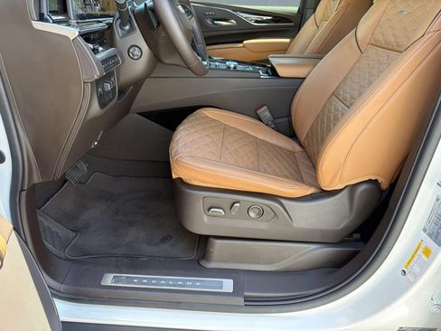 Certified 2023 Cadillac Escalade Premium Luxury w/ Performance Package AWD/4WD image 4