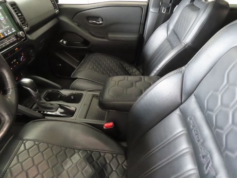Used 2022 Nissan Frontier PRO-4X w/ Pro-4X Premium Package image 24