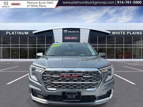 Used 2023 GMC Terrain Denali image 2