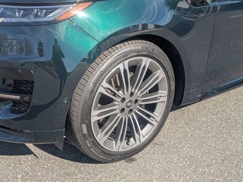 Used 2025 Land Rover Range Rover Sport Dynamic SE image 11