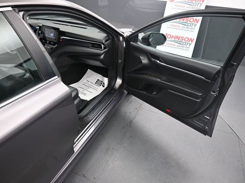 Used 2023 Toyota Camry SE image 19