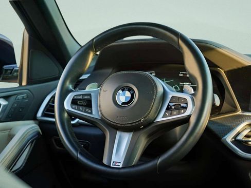 Used 2022 BMW X6 xDrive40i w/ Executive Package image 32