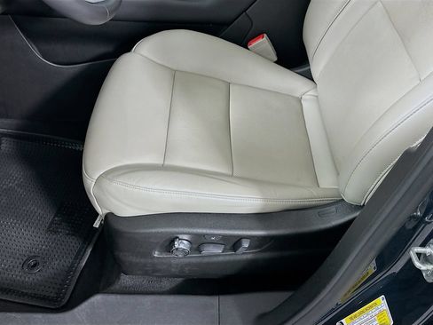 Used 2021 Cadillac XT4 Premium Luxury FWD image 19