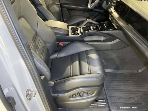 Certified 2025 Porsche Cayenne GTS AWD/4WD image 24