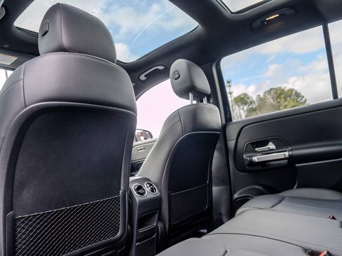 Used 2022 Mercedes-Benz GLB 250 w/ Premium Package Lite image 21