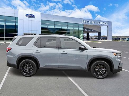 Used 2025 Honda Pilot Black Edition image 5