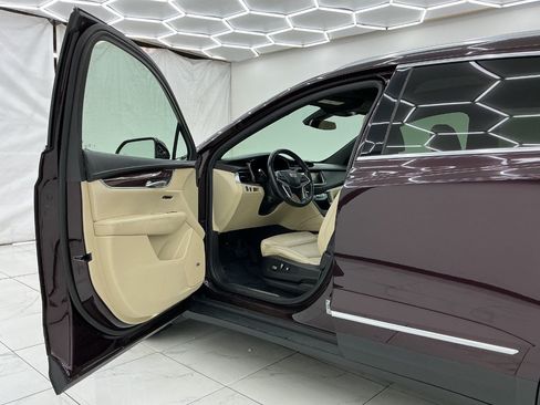Used 2018 Cadillac XT5 Luxury w/ Driver Awareness Package FWD image 16