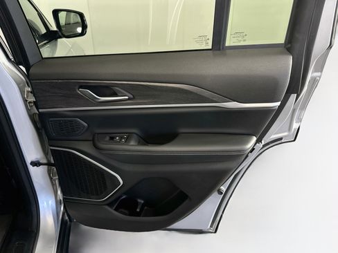 Used 2023 Jeep Grand Cherokee 4WD 4xe image 32