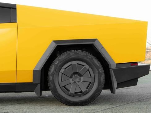 Used 2025 Tesla Cybertruck AWD Crew Cab image 28