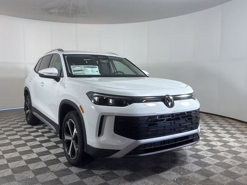 New 2026 Volkswagen Tiguan SE AWD/4WD image 1