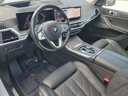 Used 2025 BMW X7 xDrive40i w/ Premium Package AWD/4WD image 2