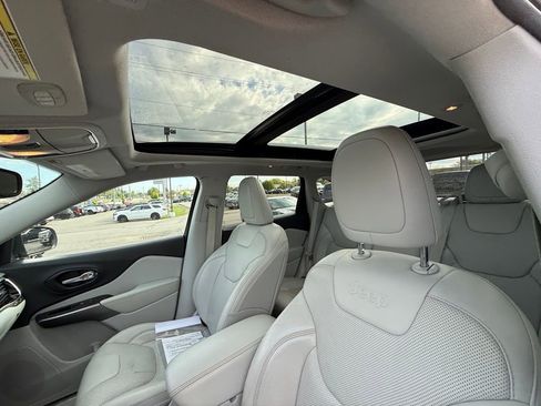 Used 2021 Jeep Cherokee Limited image 13