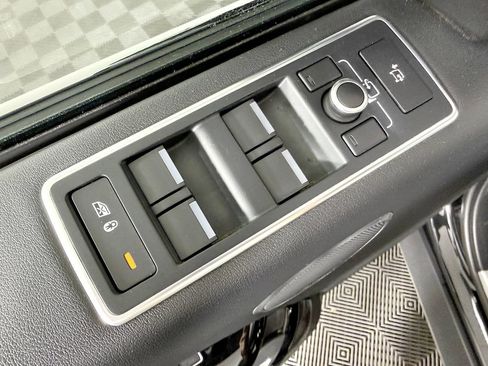 Used 2016 Land Rover Range Rover Supercharged AWD/4WD image 32