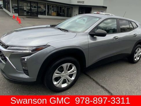 Used 2024 Chevrolet Trax LS w/ Driver Confidence Package FWD image 4